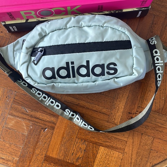 Adidas Core Waist Pack Sport belt bag. Unisex. Like new. - Picture 3 of 7